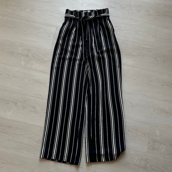 H&M Pants - H&M Paperbag Waist Pants Size 2